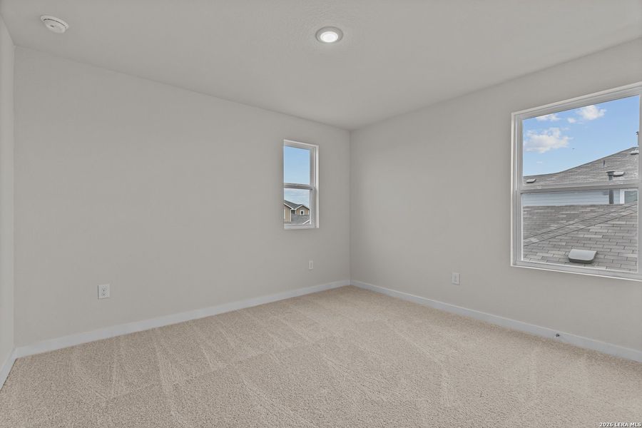 Spacious, unfurnished interior of a new home in Hacienda, San Antonio (Image 23).
