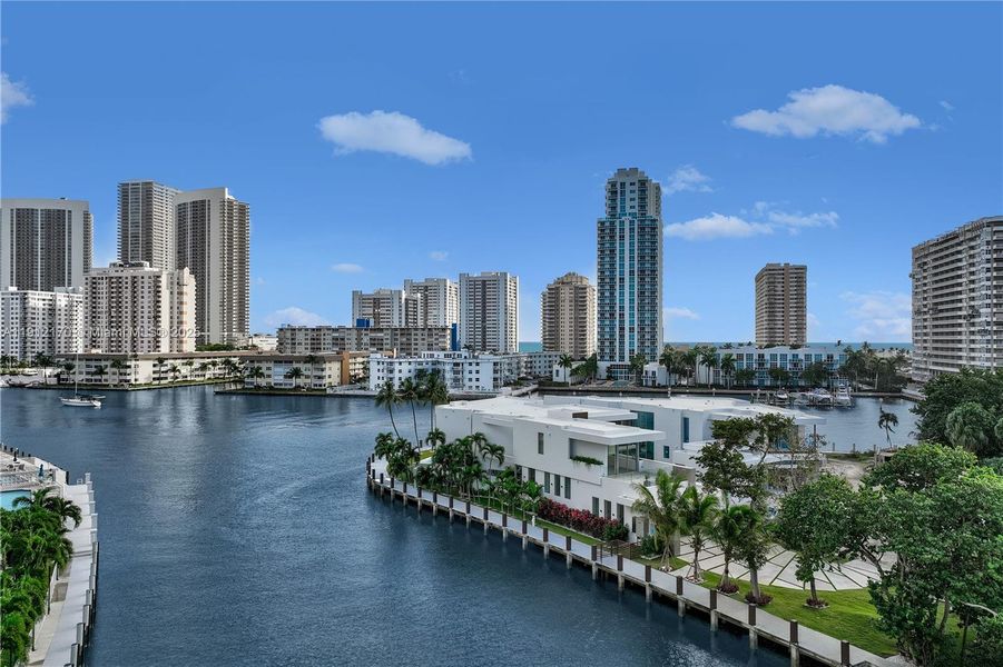 Condo located in Hallandale Beach, FL showcasing its design and architecture (Image 27).