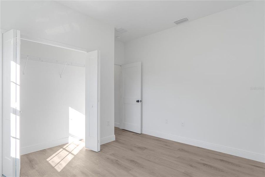 Spacious, unfurnished interior of a new home in , Citrus Springs (Image 20).