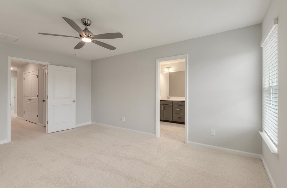 Spacious, unfurnished interior of a new home in The Landings at Montague, Goose Creek (Image 29).