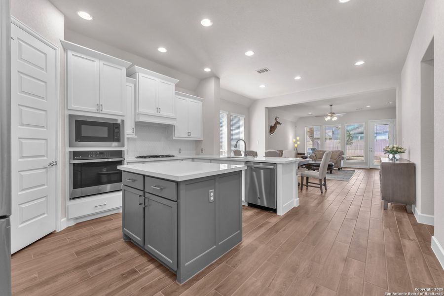 Furnished interior view inside a new home in Kallison Ranch 45', San Antonio (Image 35). Furnished interior view inside a new home in Kallison Ranch 45', San Antonio (Image 35).