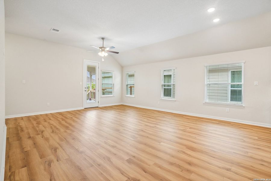 Spacious, unfurnished interior of a new home in The Crossvine, Schertz (Image 30).