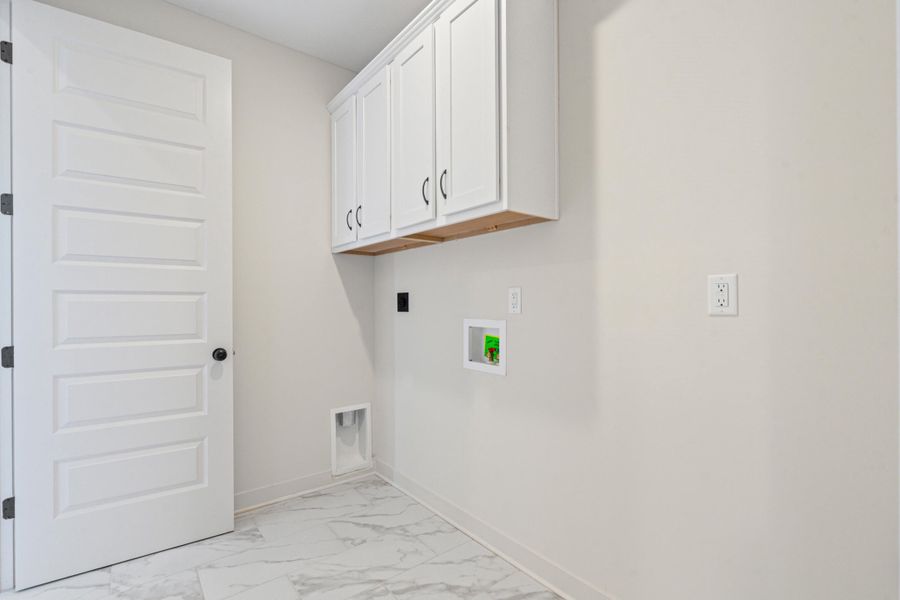 Spacious, unfurnished interior of a new home in White Oak, Arlington (Image 17).