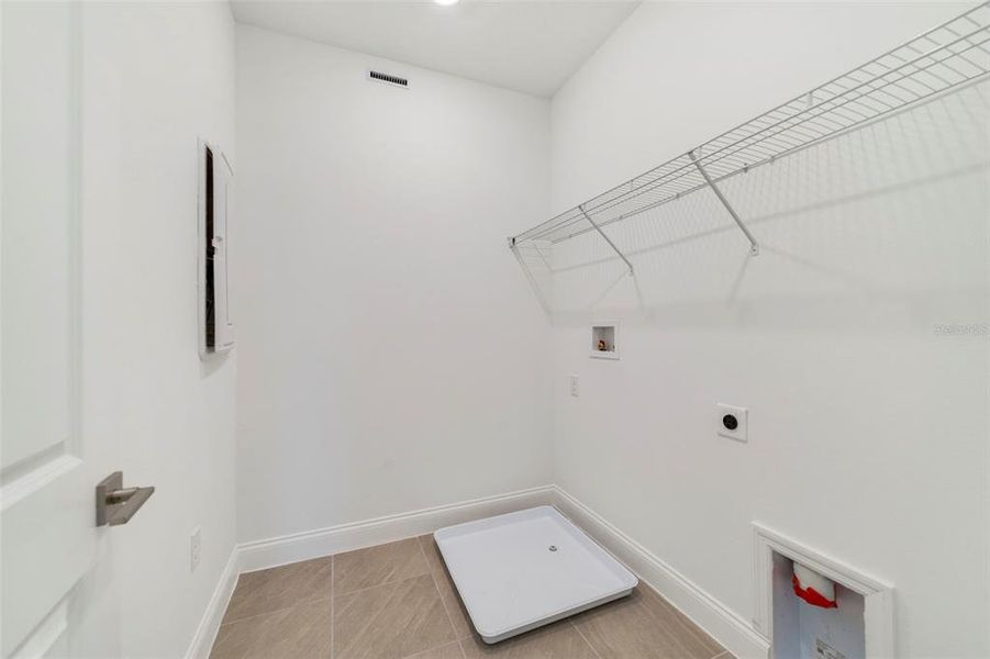 Spacious, unfurnished interior of a new home in Estates at Lake Jesup, Sanford (Image 19).