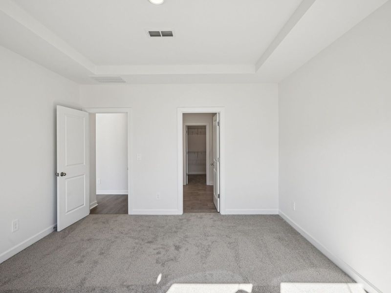 Spacious, unfurnished interior of a new home in Nelson's Creek, Mocksville (Image 15).