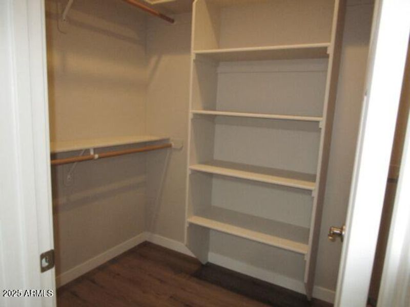 Master Bedroom Walkin Closet