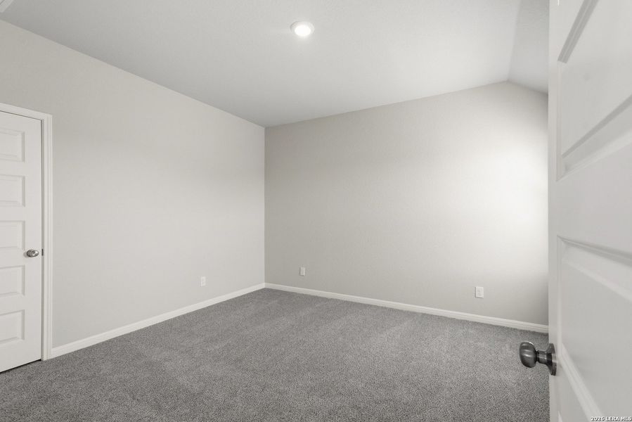 Spacious, unfurnished interior of a new home in Cinco Lakes, San Antonio (Image 26).