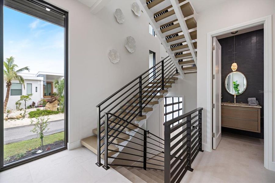 Spacious, unfurnished interior of a new home in , Longboat Key (Image 30).