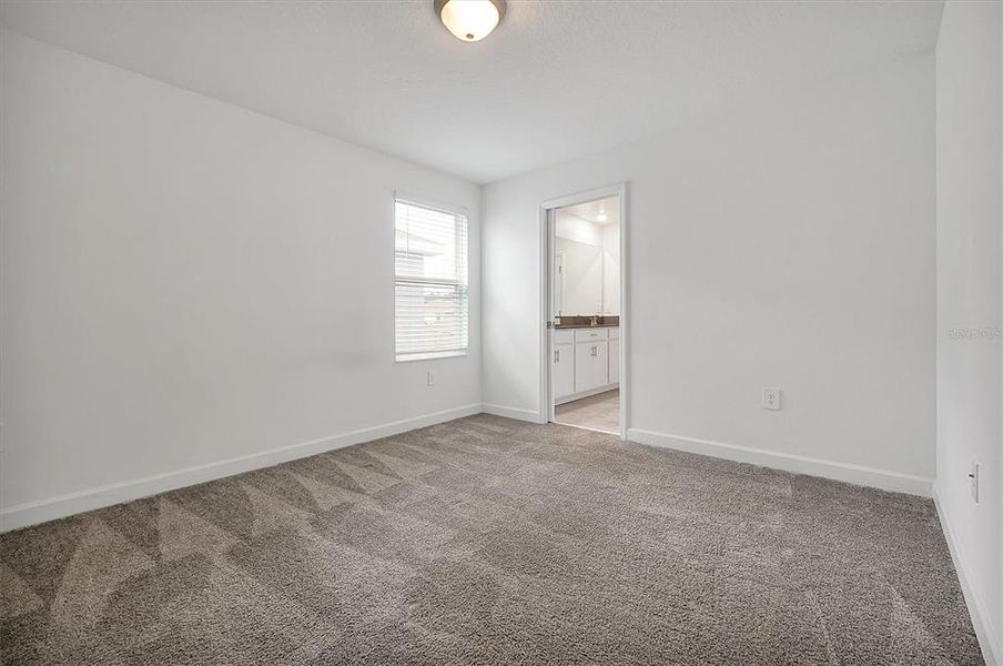 Spacious, unfurnished interior of a new home in , Orlando (Image 24).