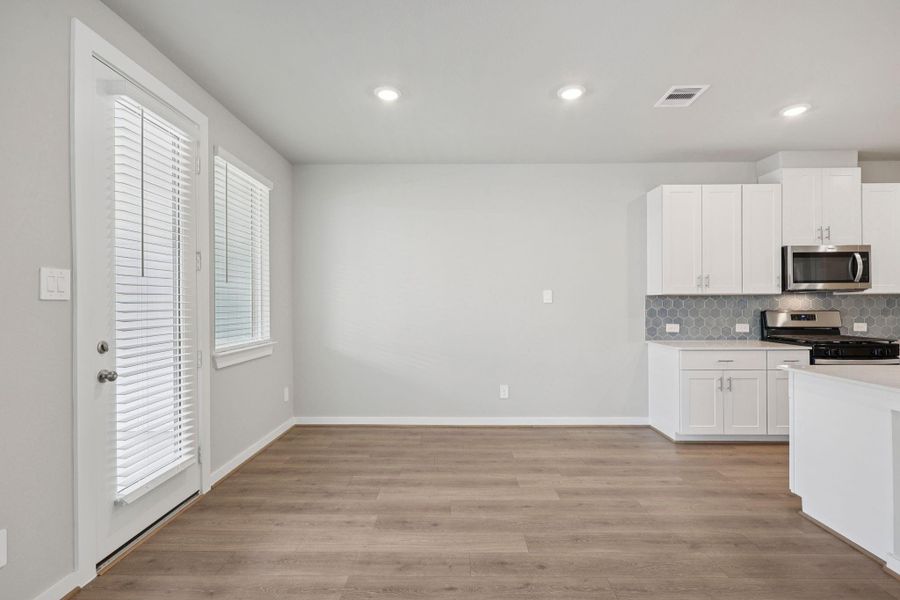 Photo is not of the actual home, but is an inspirational photo of builder’s model home and may depict options, furnishings, and/or decorator features that are not included Photo is not of the actual home, but is an inspirational photo of builder’s model home and may depict options, furnishings, and/or decorator features that are not included