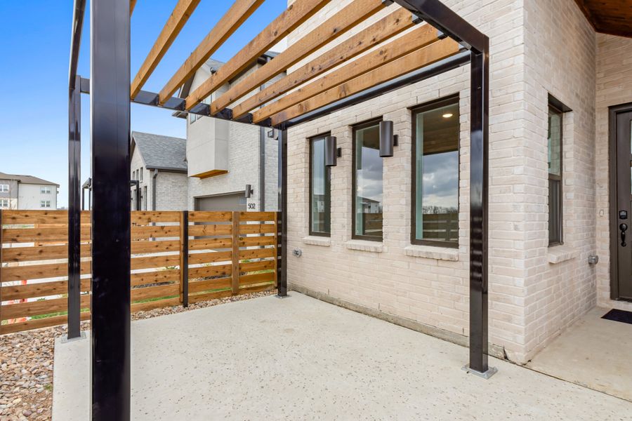 Exterior details and patio area of a home in Willow Grove, Melissa (Image 25).