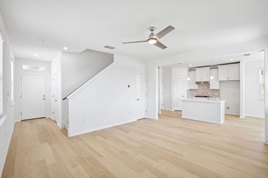 Spacious, unfurnished interior of a new home in Porter Country, Buda (Image 14).