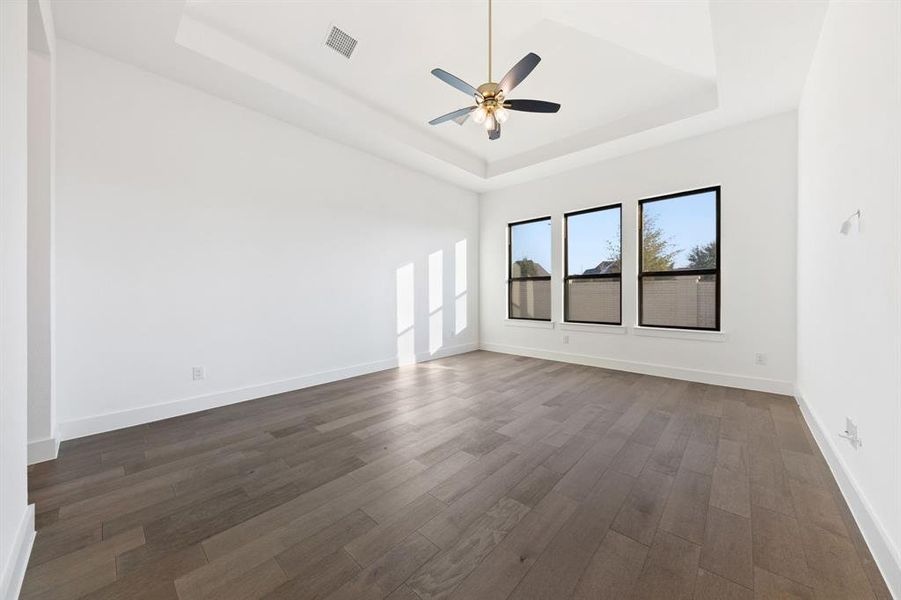 Spacious, unfurnished interior of a new home in Fields 60', Frisco (Image 20). Spacious, unfurnished interior of a new home in Fields 60', Frisco (Image 20).