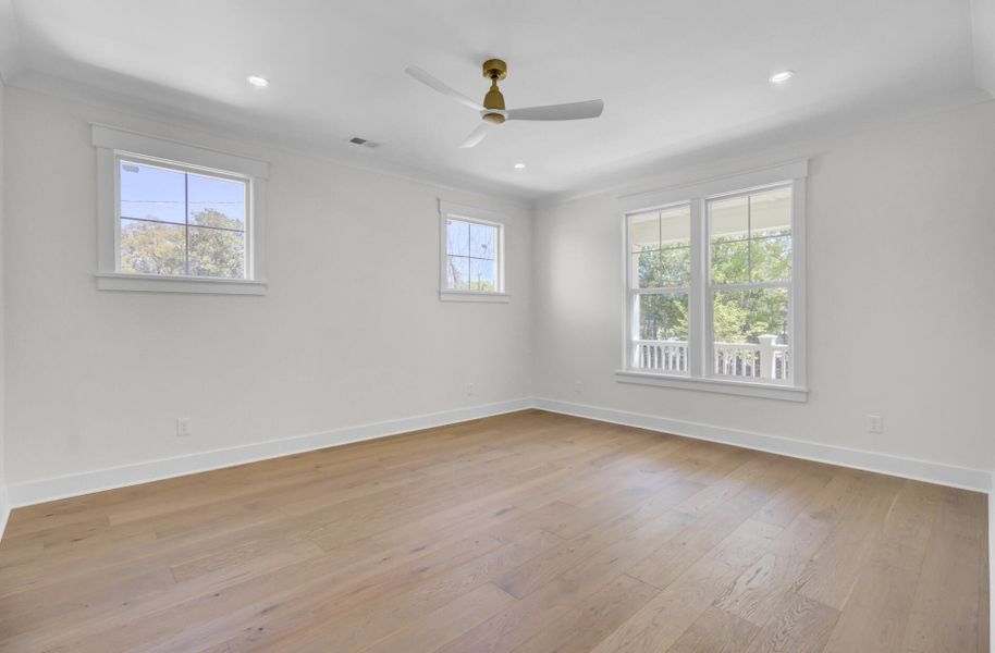 Spacious, unfurnished interior of a new home in , Mount Pleasant (Image 17).