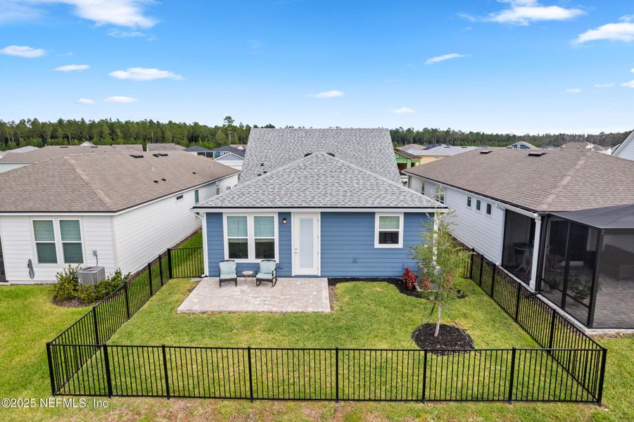 Exterior details and patio area of a home in , Yulee (Image 20).