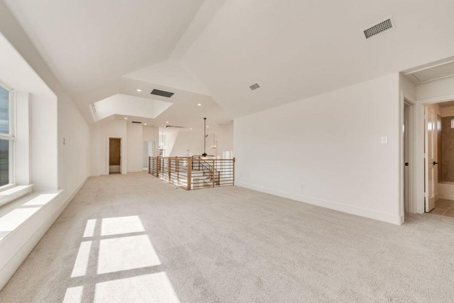Spacious, unfurnished interior of a new home in Edgewater, Fate (Image 26).