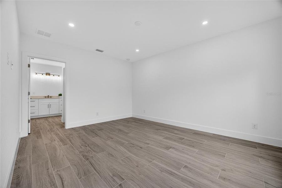 Spacious, unfurnished interior of a new home in , Port Charlotte (Image 13).