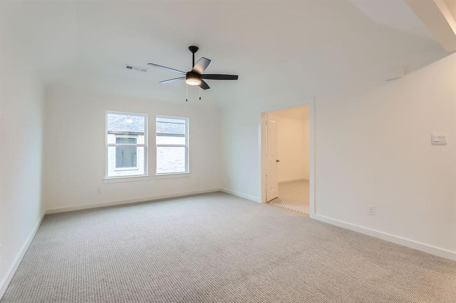 Unfurnished room with light carpet and ceiling fan