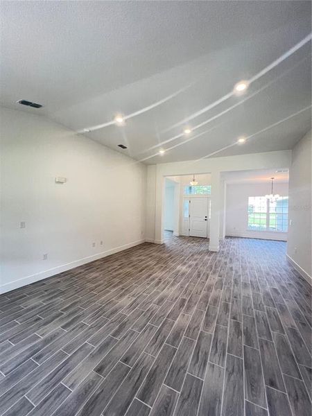 Spacious, unfurnished interior of a new home in Hill Country Estates, Dade City (Image 22).