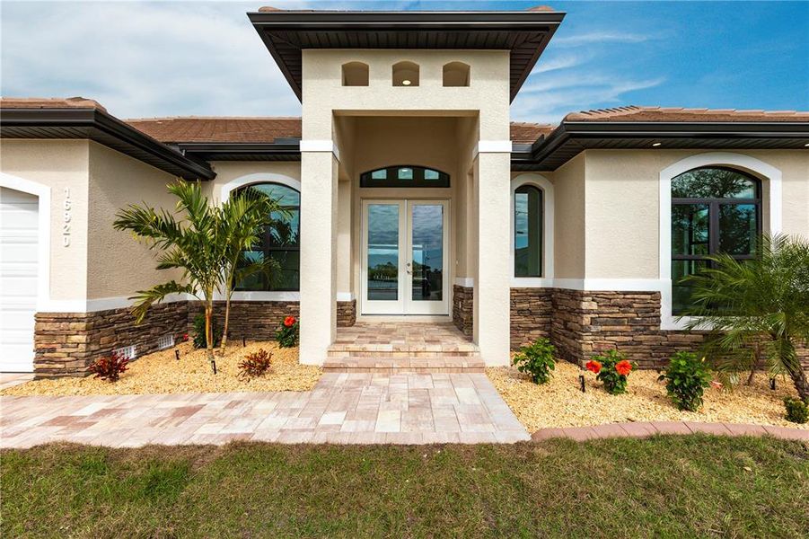 Exterior details and patio area of a home in , Port Charlotte (Image 30).