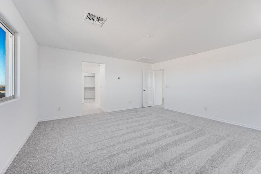 Spacious, unfurnished interior of a new home in Allen Ranches, Litchfield Park (Image 15).