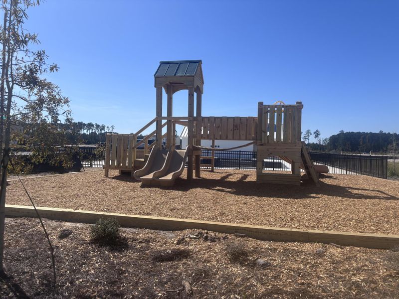 Community amenities in Lindera Preserve at Cane Bay Plantation: Townhomes, Summerville (Image 24). Community amenities in Lindera Preserve at Cane Bay Plantation: Townhomes, Summerville (Image 24).