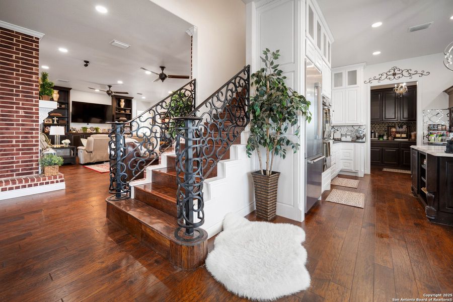 Furnished interior view inside a new home in , Kenedy (Image 13).