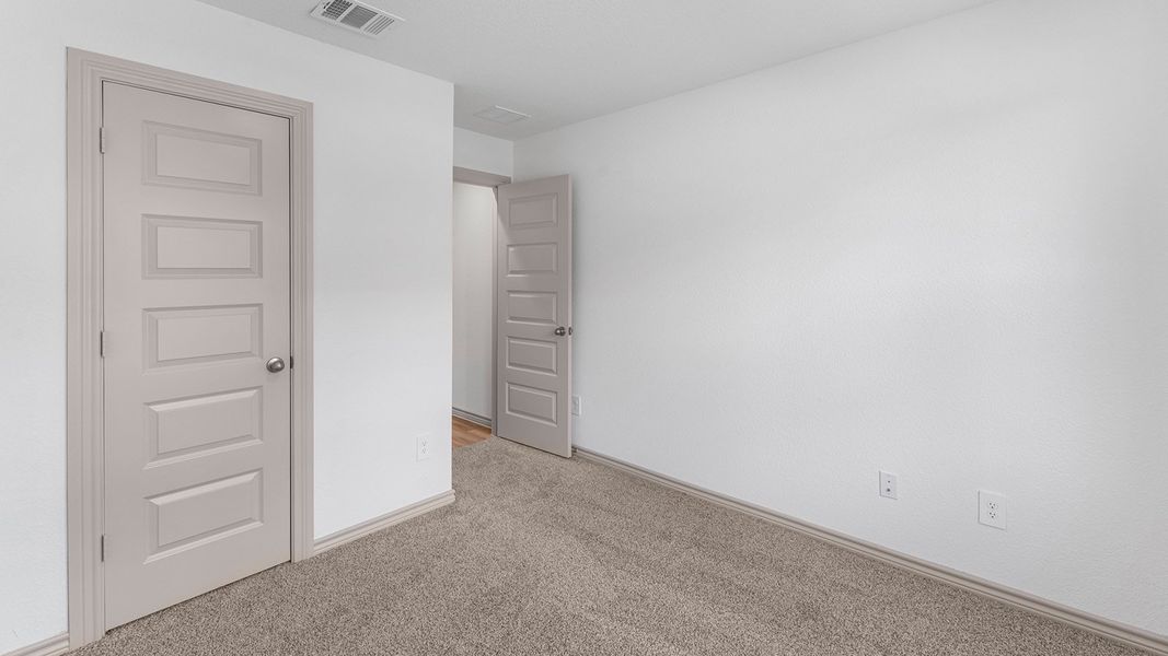 Spacious, unfurnished interior of a new home in Reserve at Mallard Lakes, Orange (Image 14).