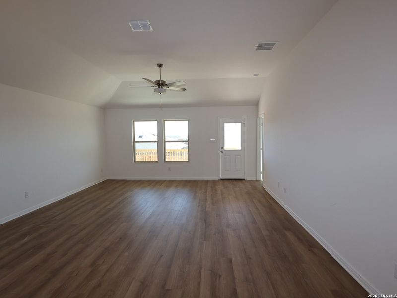 Spacious, unfurnished interior of a new home in Hunters Ranch, San Antonio (Image 21).