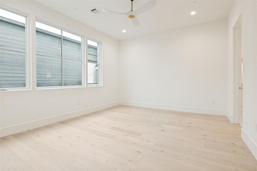 Spacious, unfurnished interior of a new home in The Residences, Irving (Image 28).