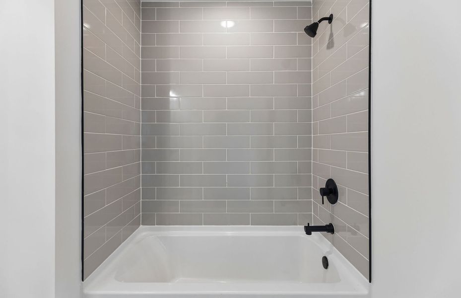 Representative interior finishes for a home built from the Mystique by Pulte Homes in Glenview Farms, Murfreesboro (Image 10).