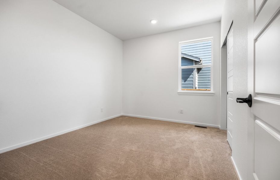 Spacious, unfurnished interior of a new home in Wolf Creek Run West, Strasburg (Image 35).