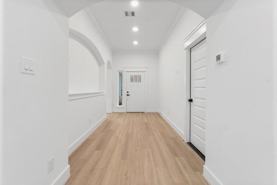 Spacious, unfurnished interior of a new home in , Trinity (Image 19).