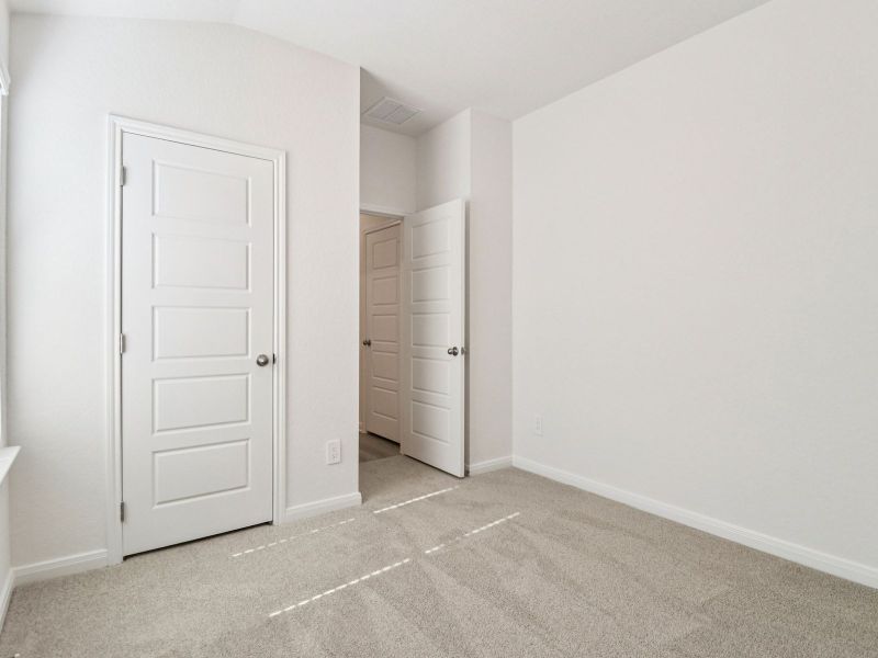 Spacious, unfurnished interior of a new home in Remington Ranch, San Antonio (Image 24).