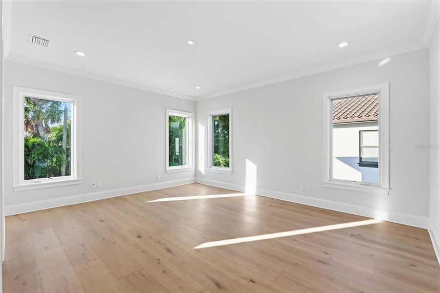 Spacious, unfurnished interior of a new home in , St. Petersburg (Image 25). Spacious, unfurnished interior of a new home in , St. Petersburg (Image 25).