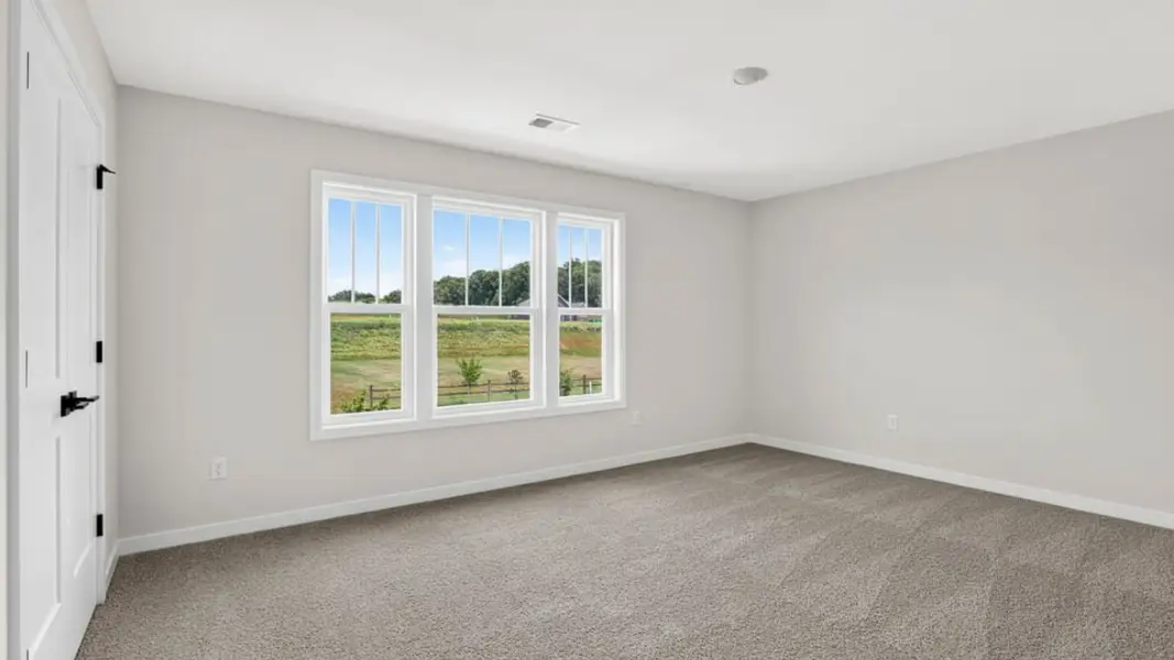 Spacious, unfurnished interior of a new home in Cottonwood Ridge, Piedmont (Image 36).