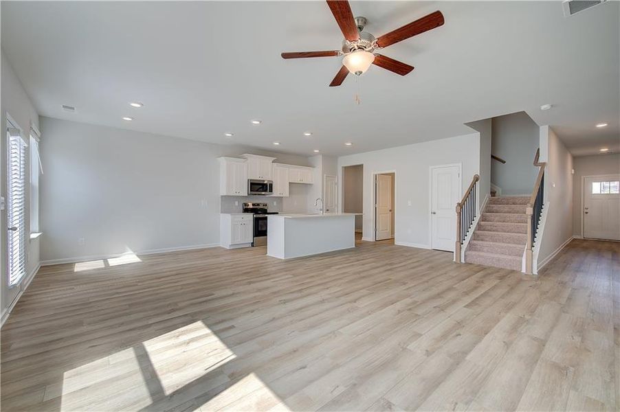 Spacious, unfurnished interior of a new home in Bowers Farm, McDonough (Image 13).