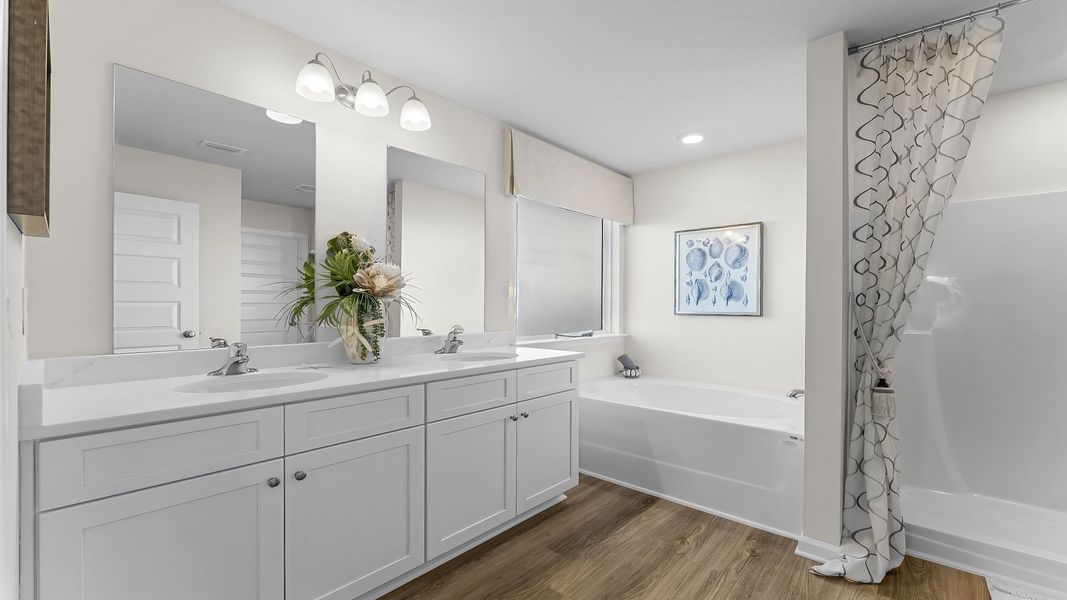 Furnished interior view inside a new home in Park Place, Panama City (Image 32).