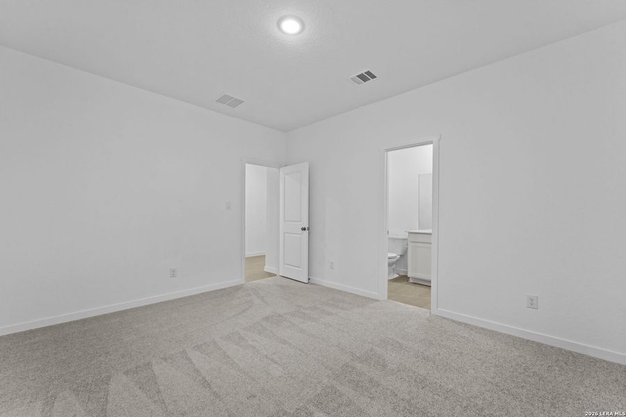 Spacious, unfurnished interior of a new home in Sky Ranch, New Braunfels (Image 18).