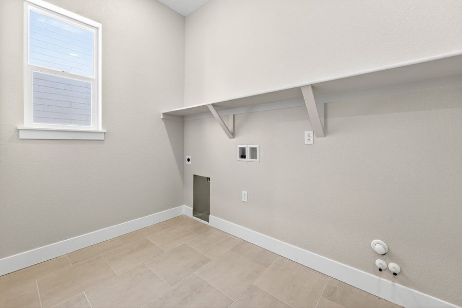 Spacious, unfurnished interior of a new home in Trailstone, Arvada (Image 24).