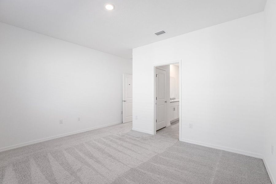Spacious, unfurnished interior of a new home in Coopers Meadow, Jacksonville (Image 17).