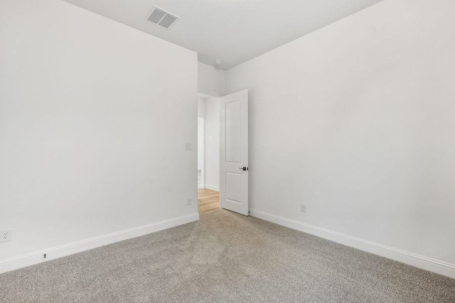 Spacious, unfurnished interior of a new home in Wildflower Ranch, Fort Worth (Image 26).