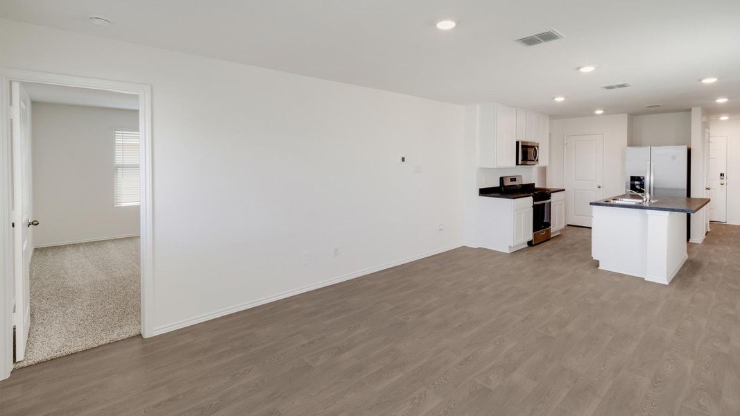 Spacious, unfurnished interior of a new home in Wayside, Uhland (Image 9).