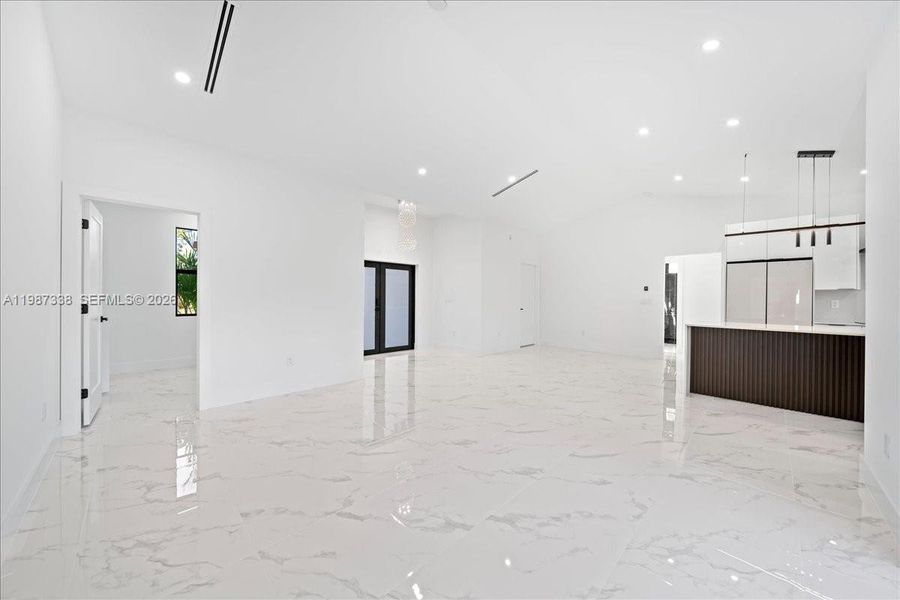 Spacious, unfurnished interior of a new home in , Lehigh Acres (Image 17).