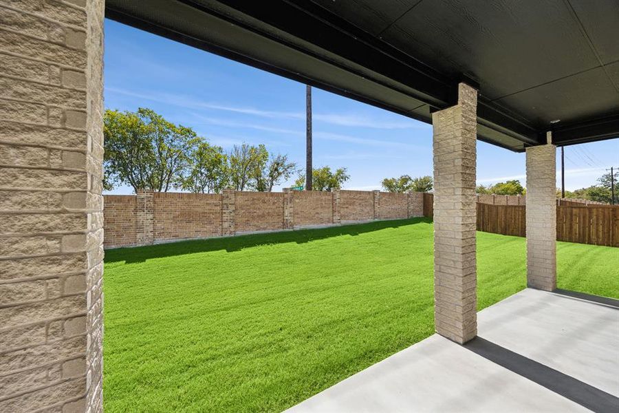 Exterior details and patio area of a home in Lincoln Pointe, Van Alstyne (Image 4). Exterior details and patio area of a home in Lincoln Pointe, Van Alstyne (Image 4).