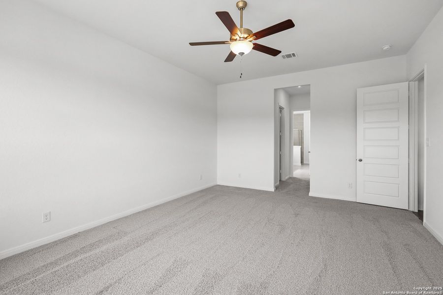 Spacious, unfurnished interior of a new home in Homestead 65', Schertz (Image 22).