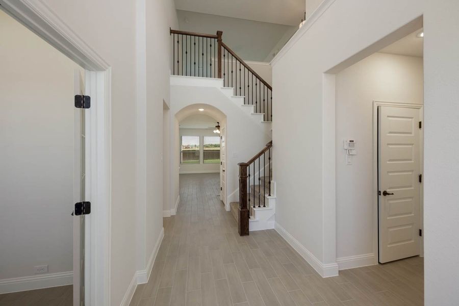 Furnished interior view inside a new home in Las Lomas, Forney (Image 5). Furnished interior view inside a new home in Las Lomas, Forney (Image 5).