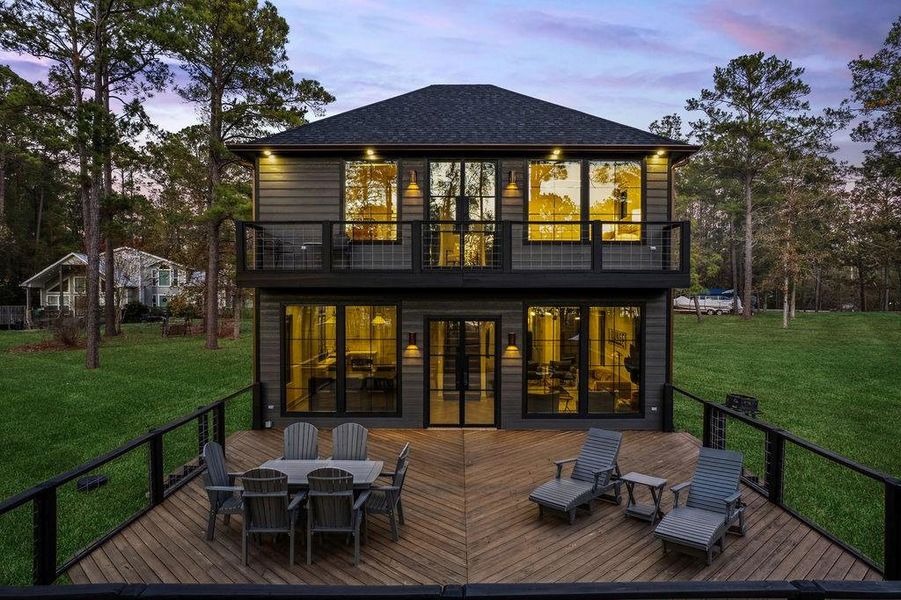 Exterior details and patio area of a home in , Brookeland (Image 4).