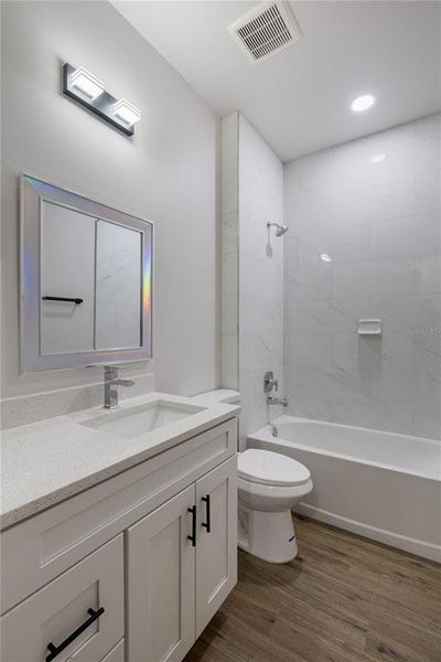 Furnished interior view inside a new home in , Cape Coral (Image 9).