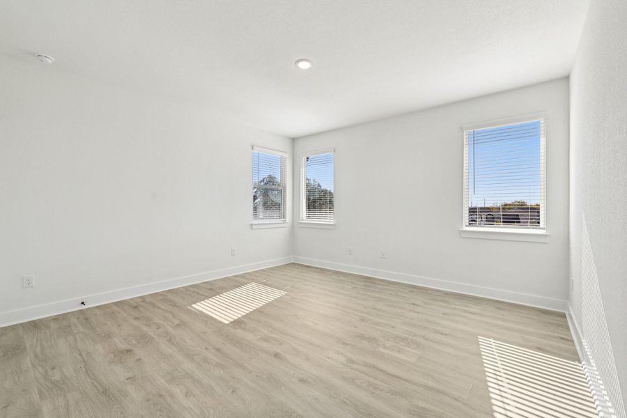 Spacious, unfurnished interior of a new home in Foxfield, Austin (Image 40).